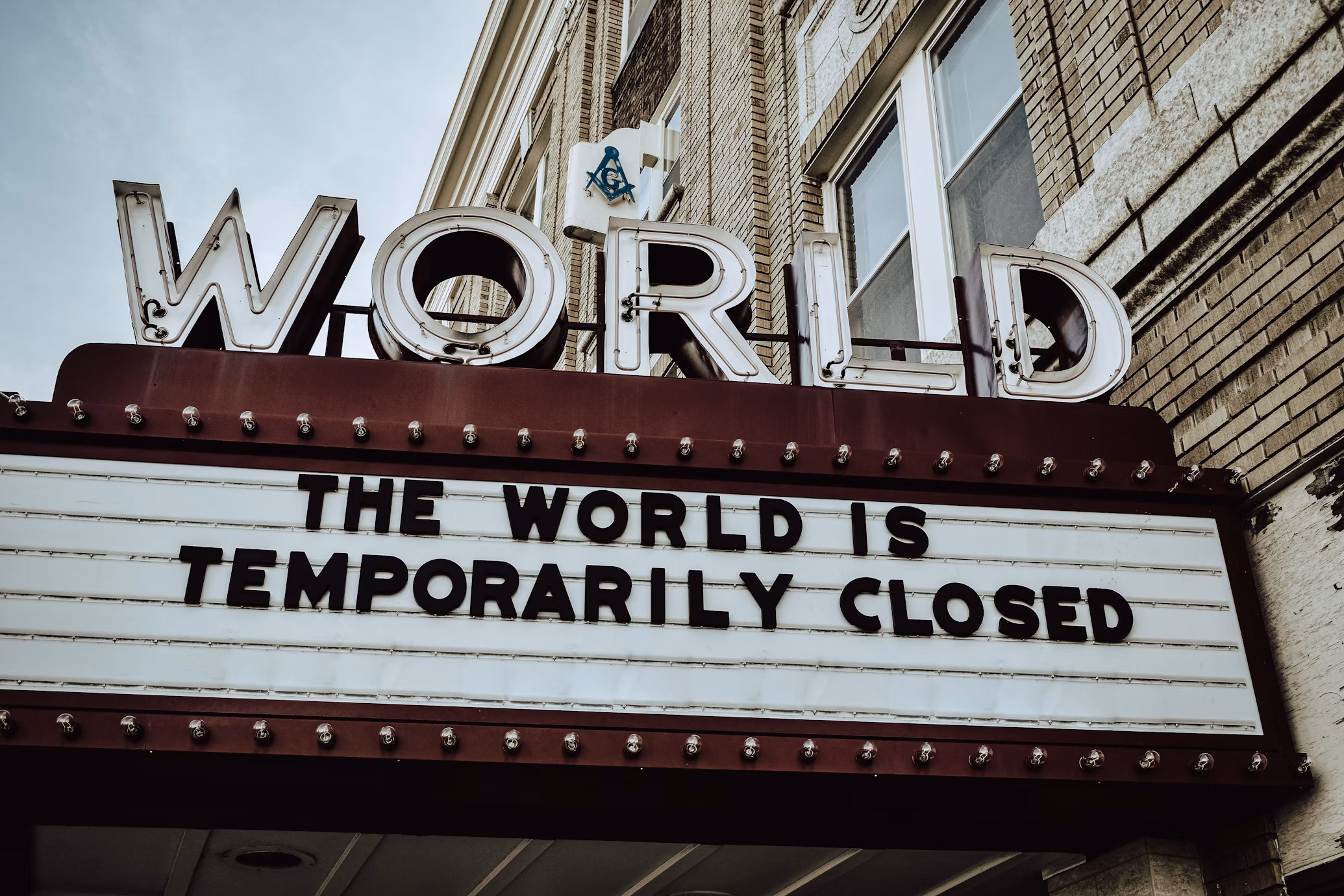 world is closed photo-1585331505473-7586f9cb0854_unsplash