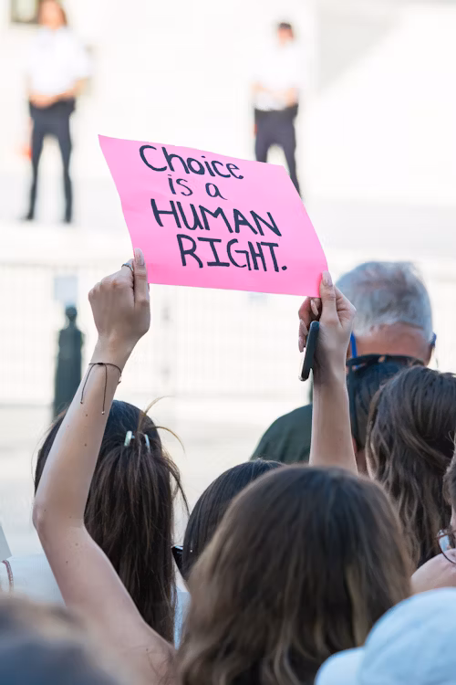 pandemie entscheidungsfreiheitphoto-1651715897469-c02e0e4b70e8 Gayatri Malhotra_unsplash