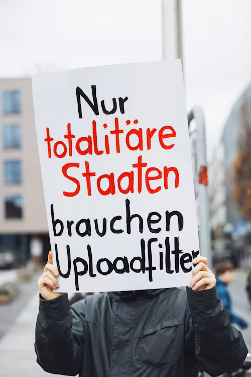 zensur photo-1552896796-3f0a5a8f67e8 Markus Spiske_unsplash