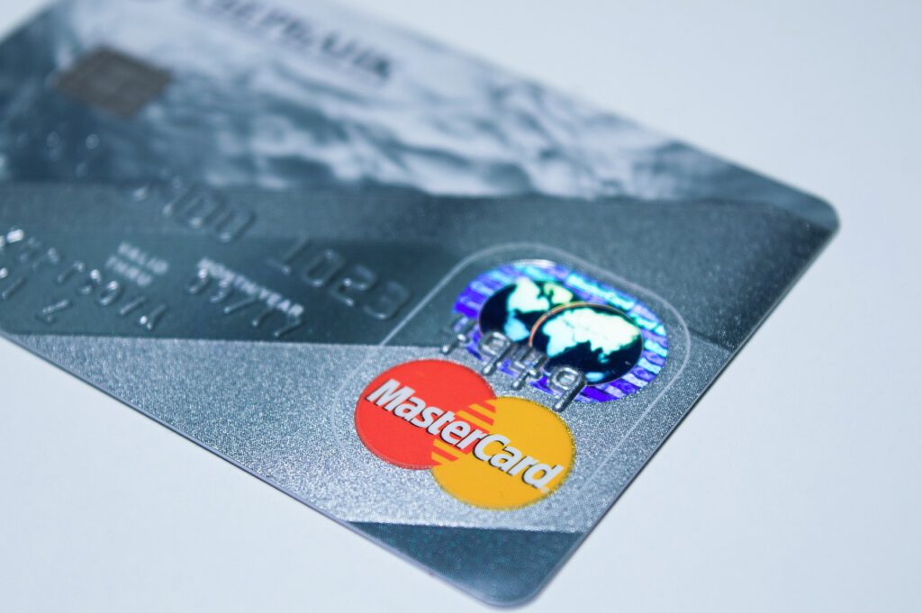 kreditkarte plastic-card-1647376_1280 AKuptsova_pixabay